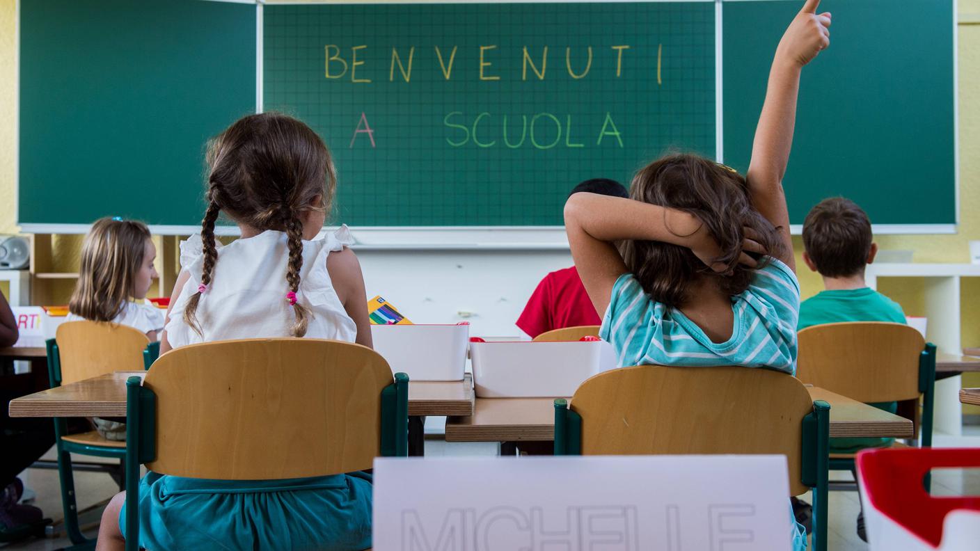 Gli allievi di una classe di prima elementare di Stabio