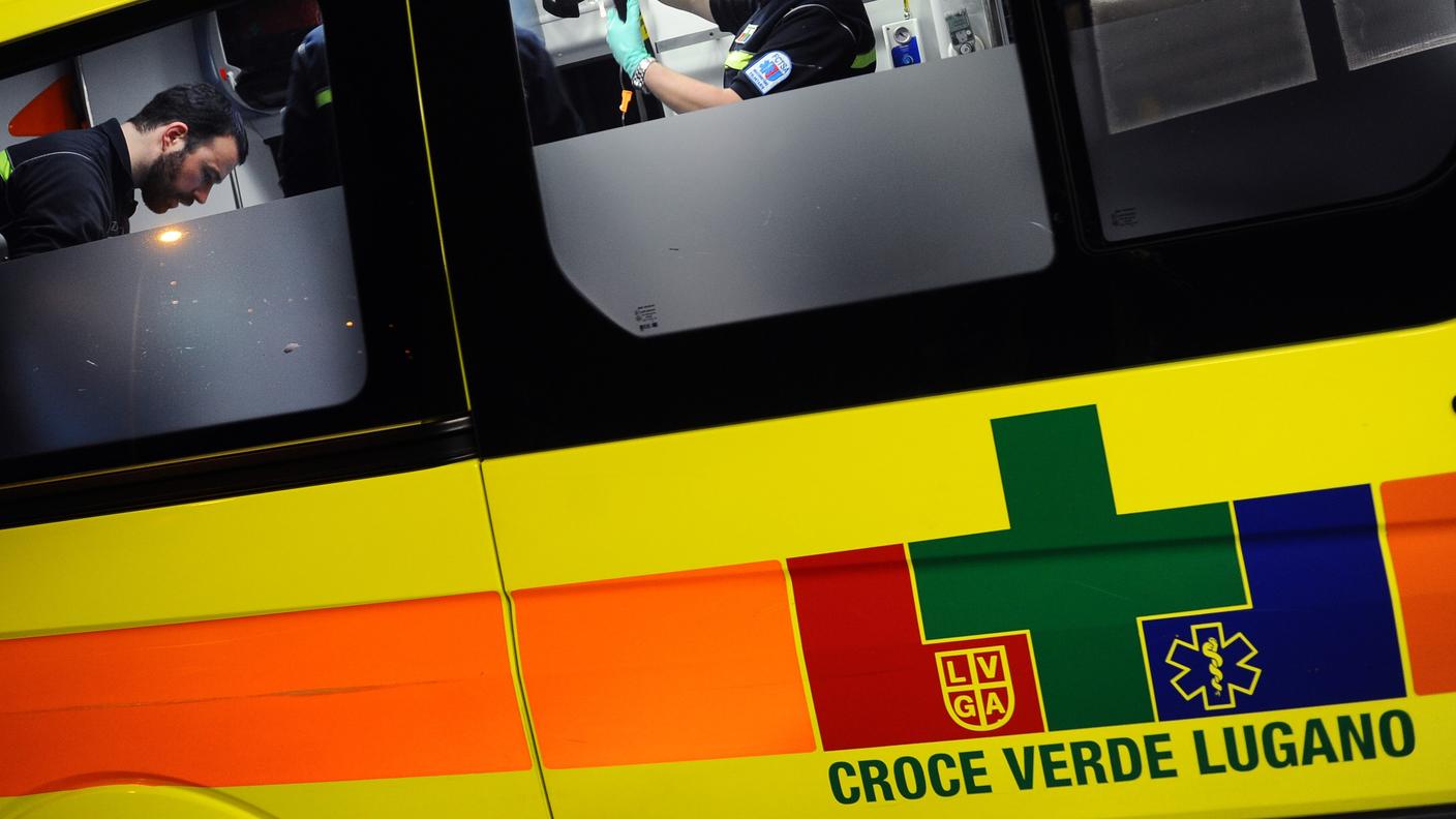 La Croce verde di Lugano ha prestato i primi soccorsi all'uomo