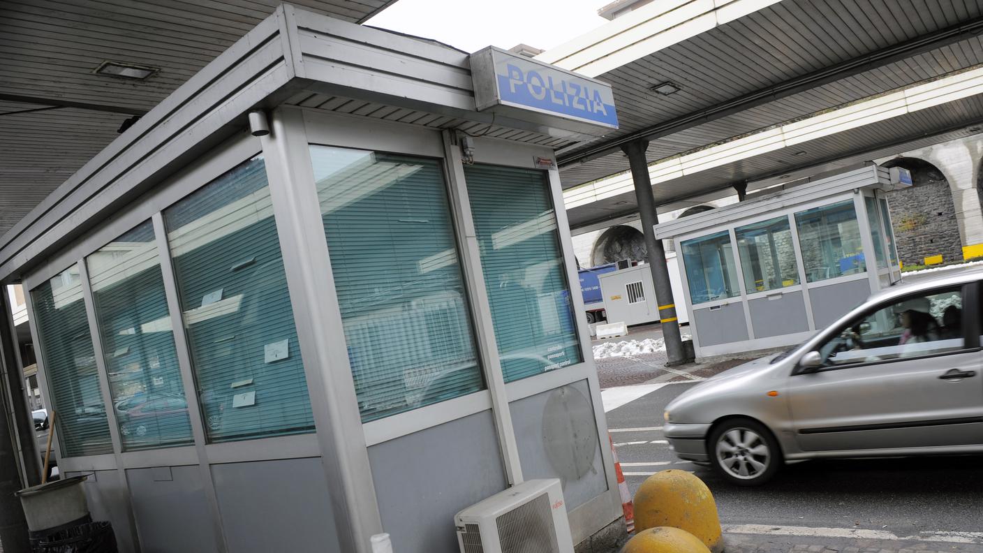 Durante i controlli di rito il 30enne è apparso nervoso