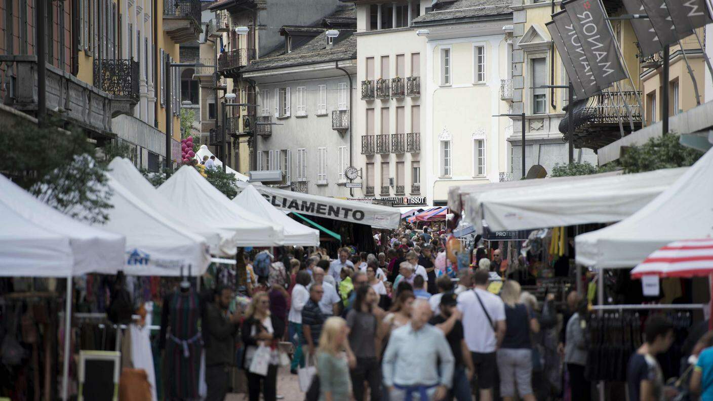 Il centro di Bellinzona affollato per la Festa della Vendemmia 2015