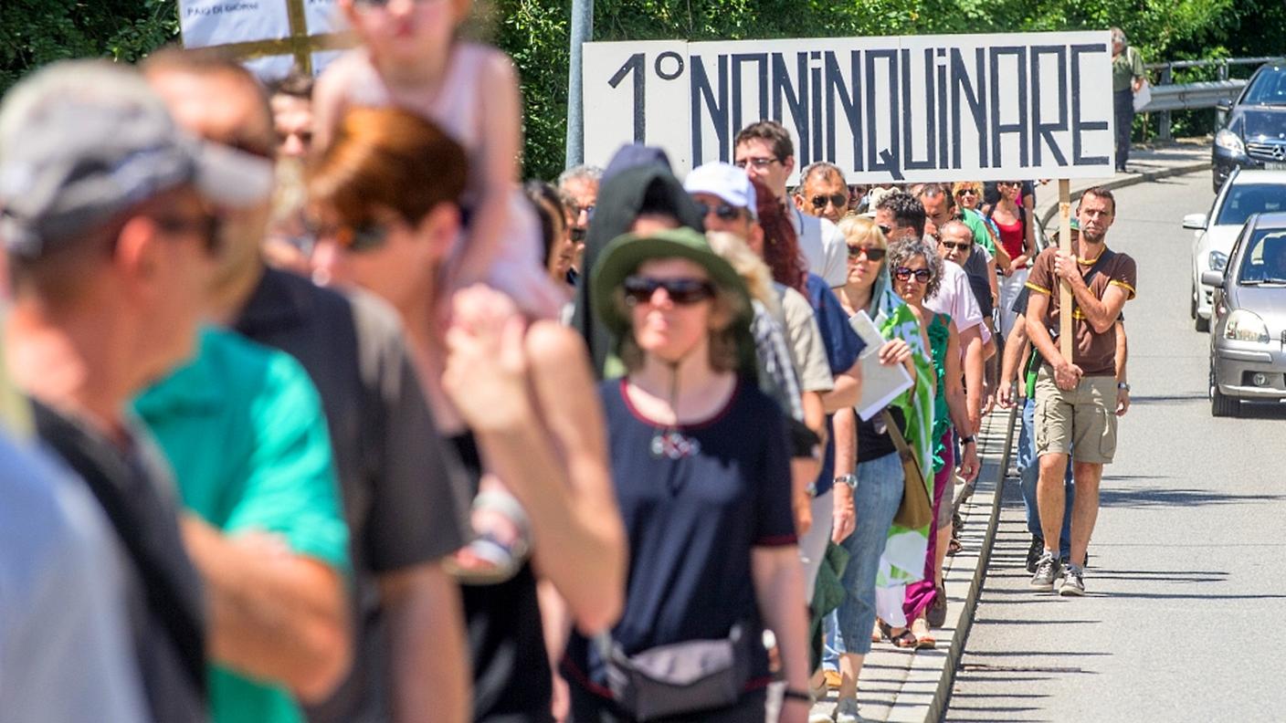 Una manifestazione di protesta al Pozzo Polenta