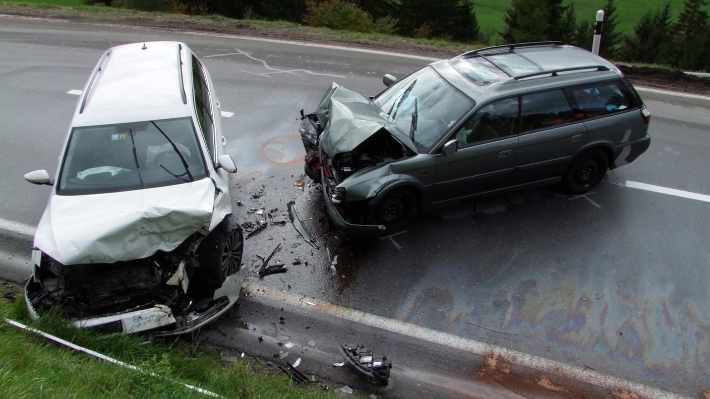 Le due auto coinvolte nello scontro frontale avvenuto mercoledì
