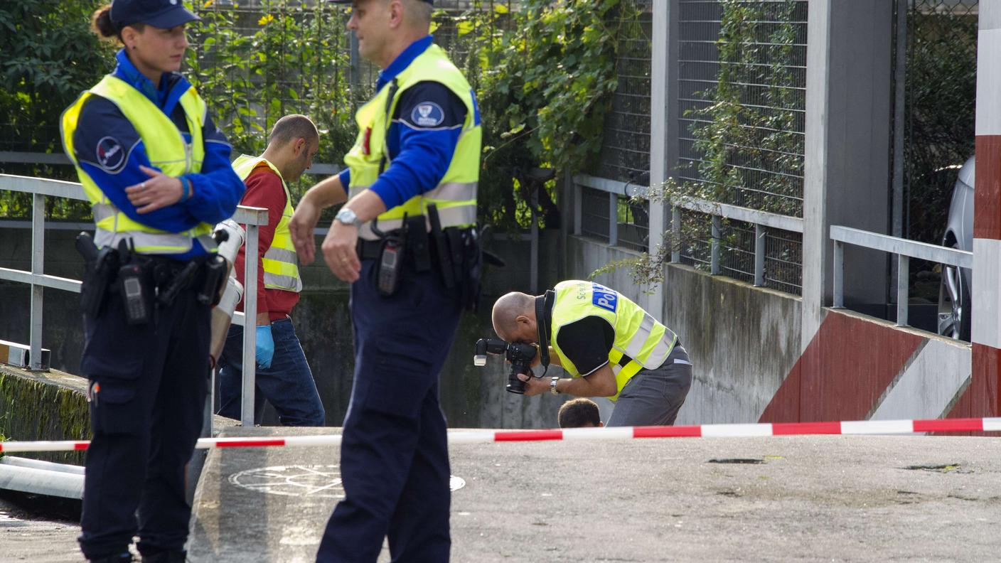 L'uomo è stato travolto dall'auto che usciva dalla rampa del parcheggio