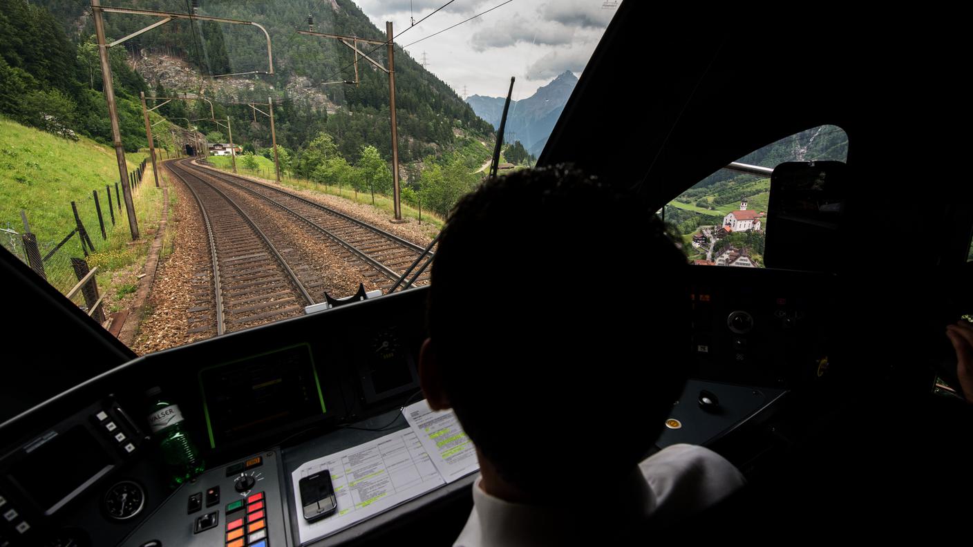 Un treno sulla tratta del San Gottardo (immagine d'archivio)