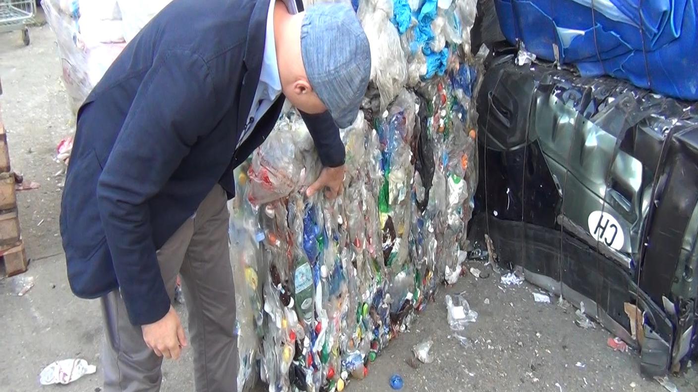 Questa balla di plastica finirà in discarica