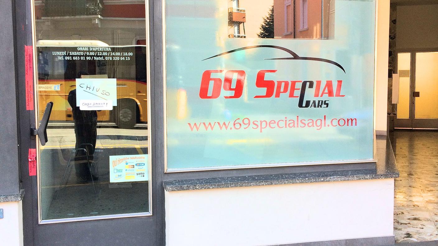 La sede della 69 Special, a cui sono stati messi i sigilli