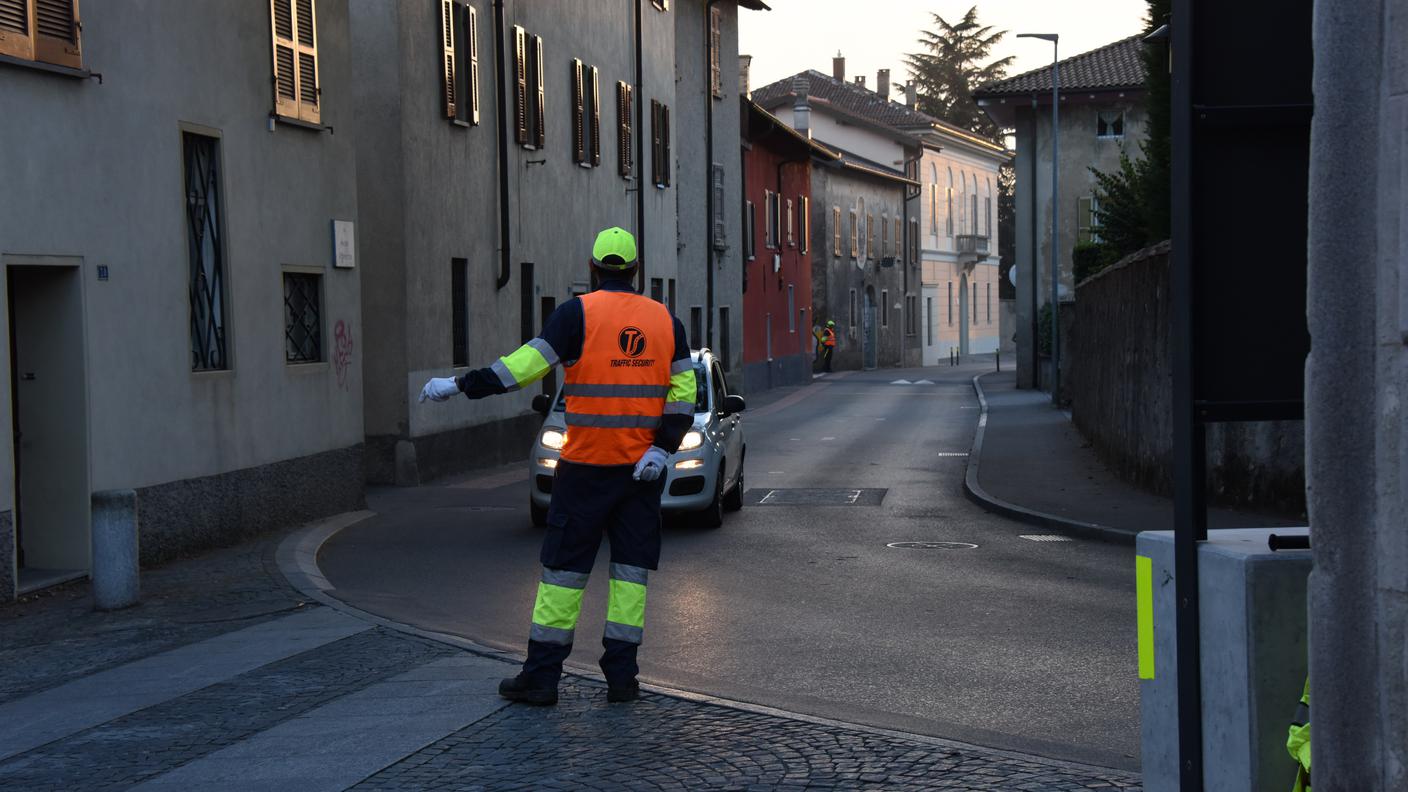 Molti frontalieri, ignari della chiusura, al mattino si sono trovati con ingressi sbarrati