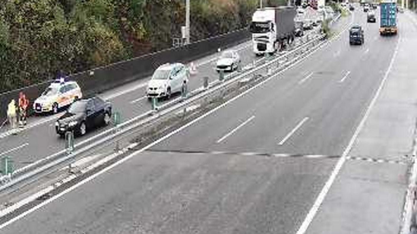 Il traffico rallentato sull'A2 presso Robasacco