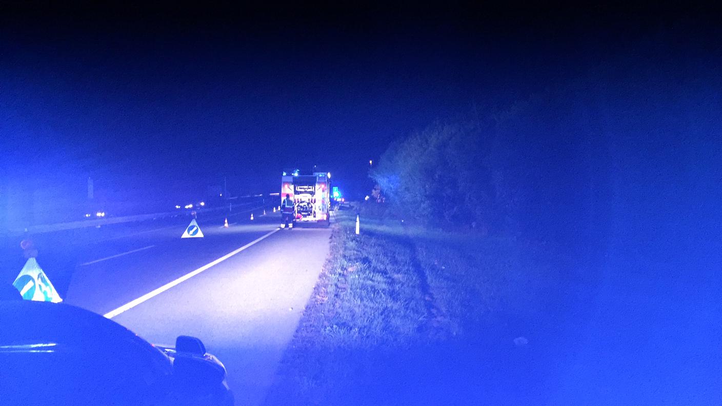 La vettura è uscita di strada sulla destra