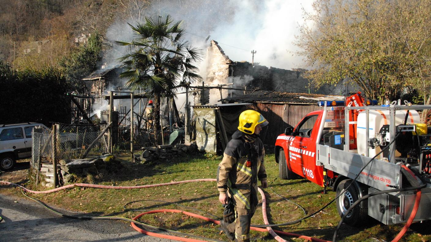 Domate le fiamme, ma i danni sono ingenti
