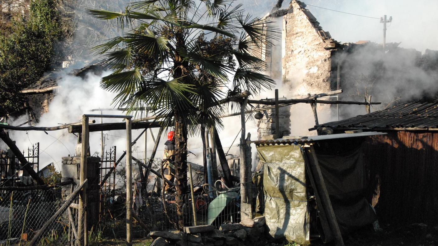 Domate le fiamme, ma i danni sono ingenti