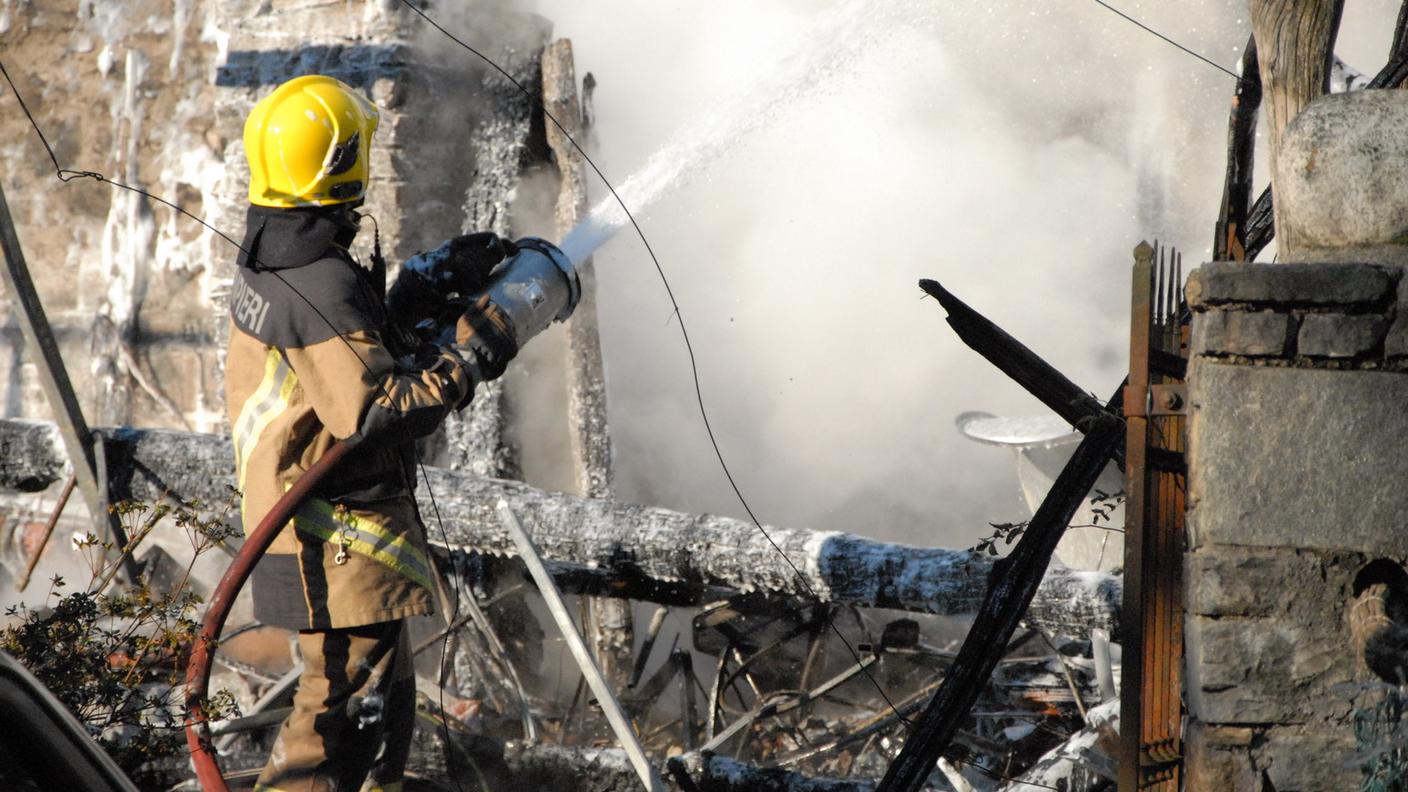 Domate le fiamme, ma i danni sono ingenti