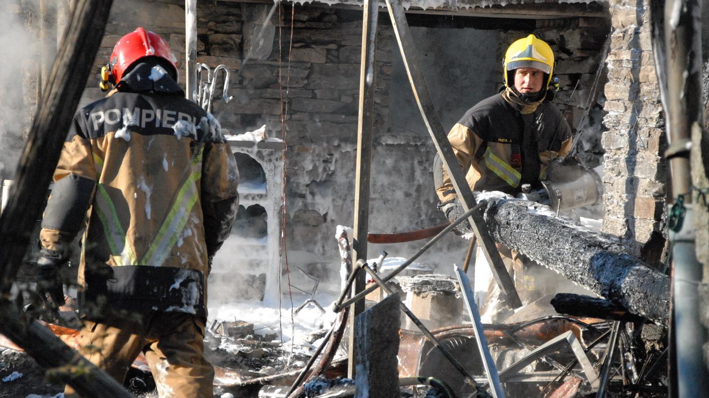 Domate le fiamme, ma i danni sono ingenti