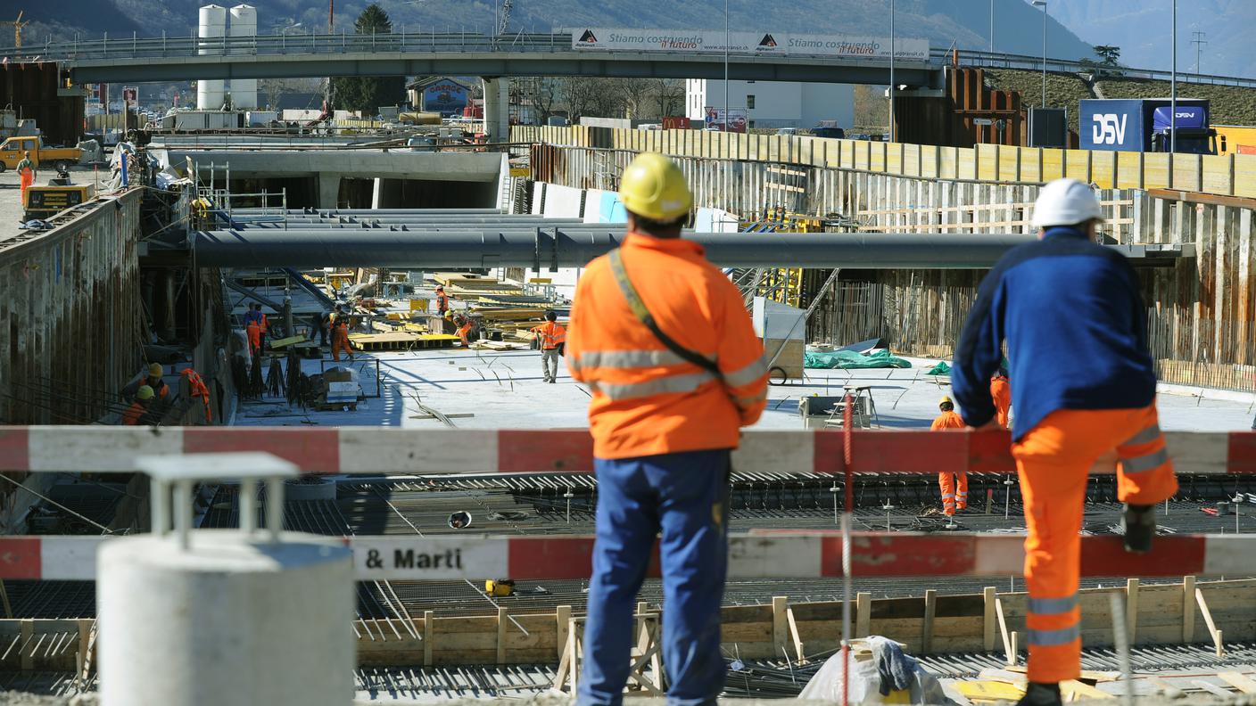 Un'immagine dell'esterno del cantiere al Ceneri