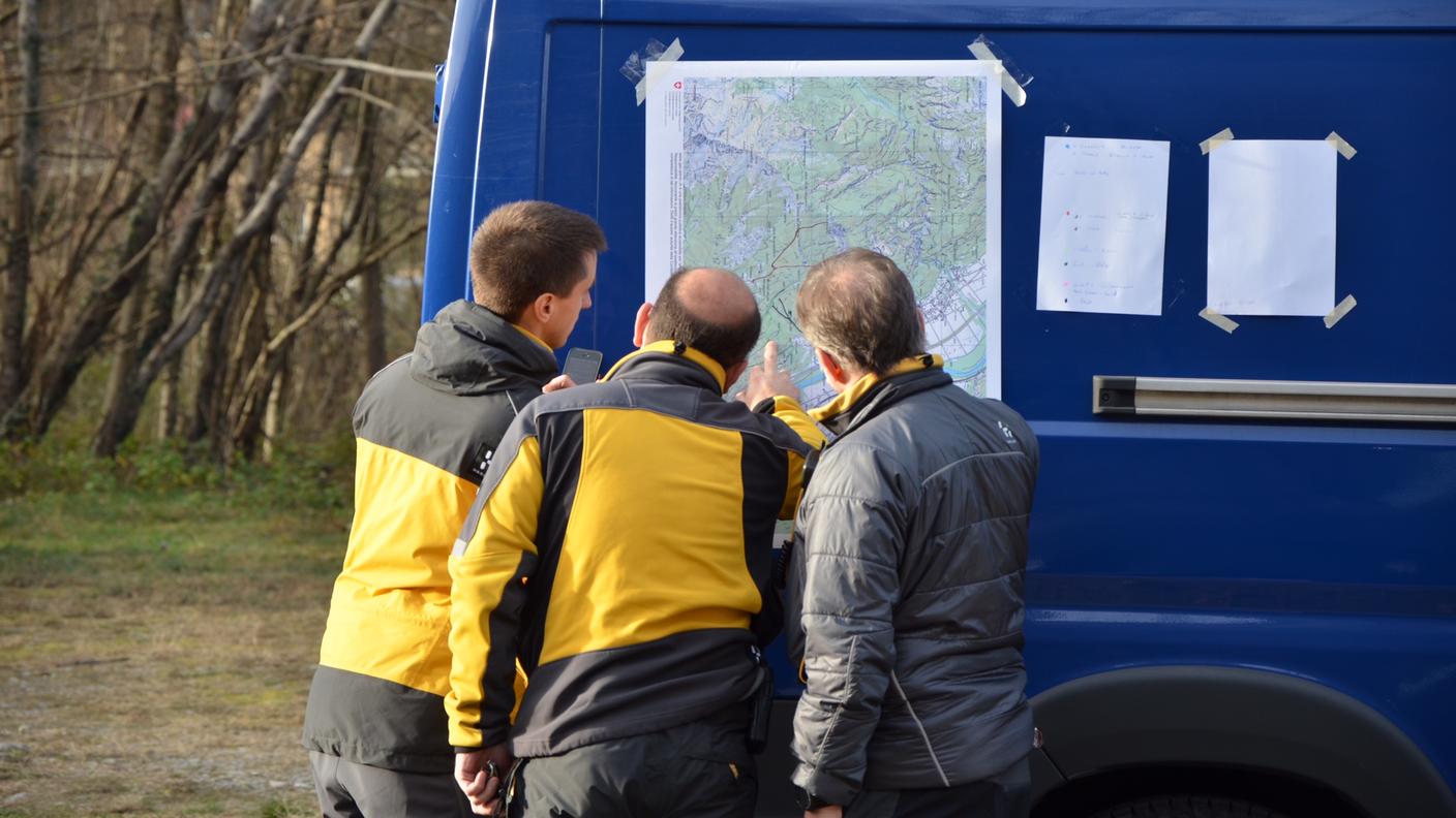 Uomini, cani ed elicotteri hanno setacciato la zona
