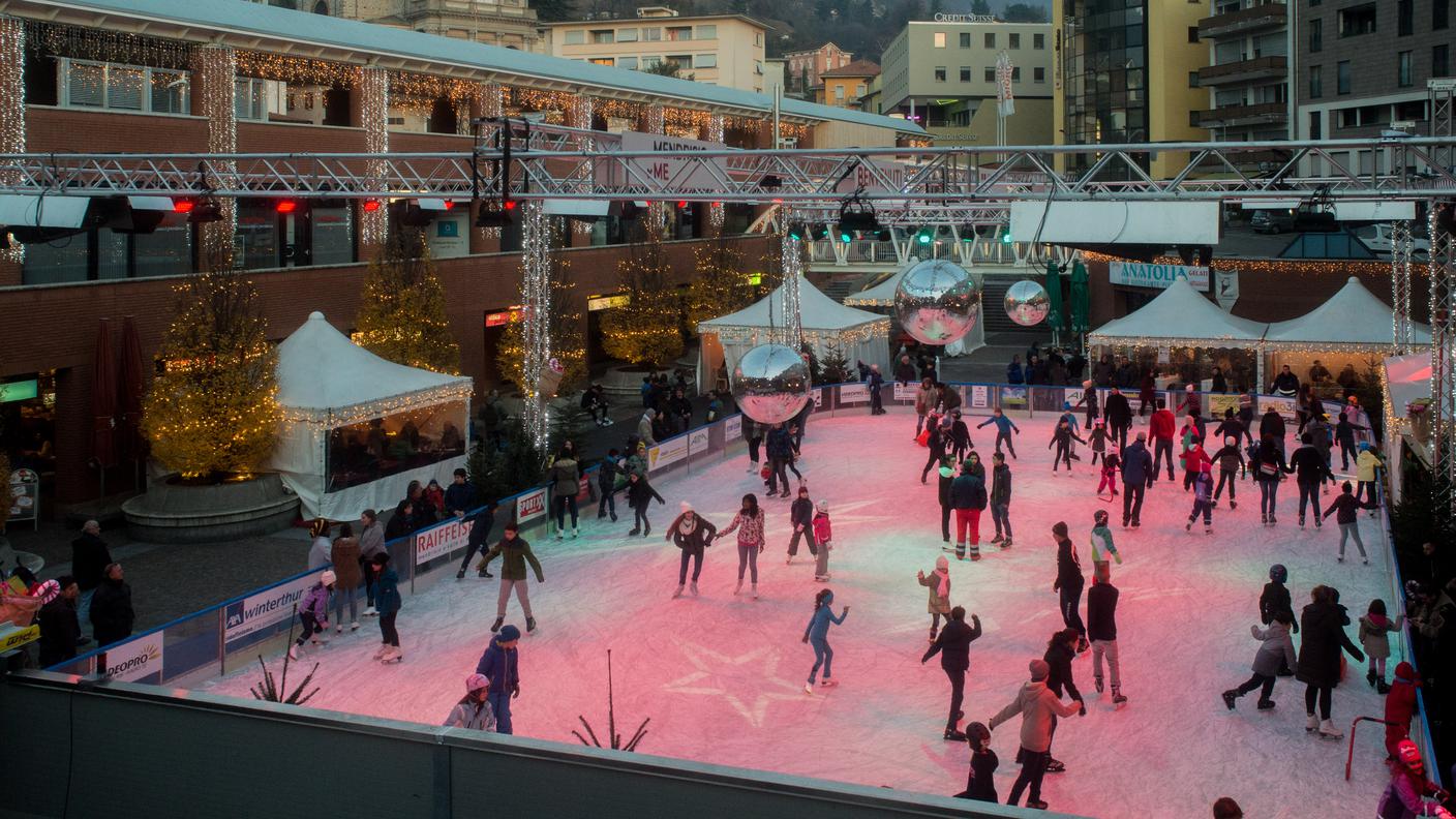 Piazzale alla Valle addobbato per la festa