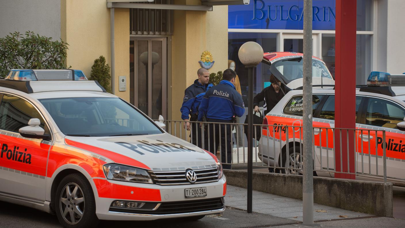 Arresto dopo il fermo per due dei famigliari