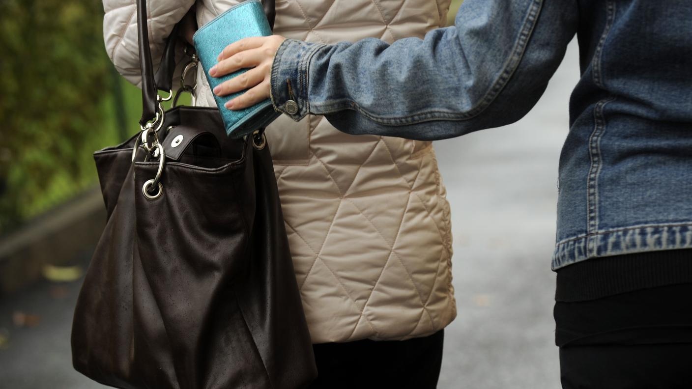 L'afflusso in massa nei negozi facilita i borseggi