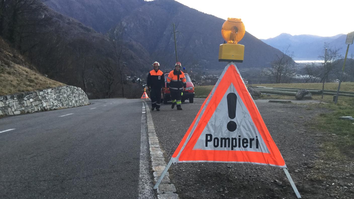 I pompieri sono rimasti sul luogo tutta la notte per tenere sotto controllo l'area