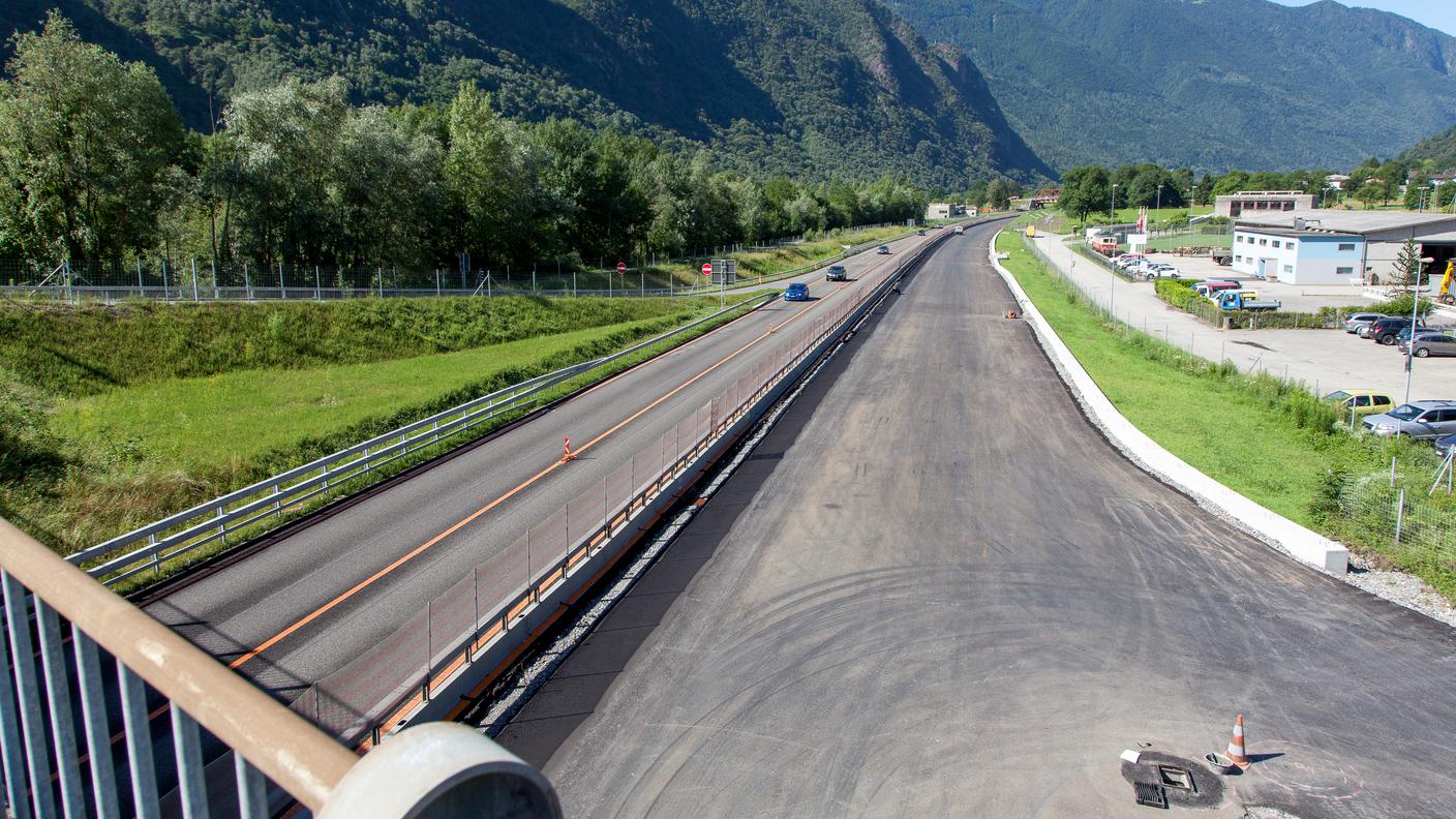 L'A13 a Grono: con l'allargamento sono stati realizzati anche gli accessi attualmente riservati al cantiere