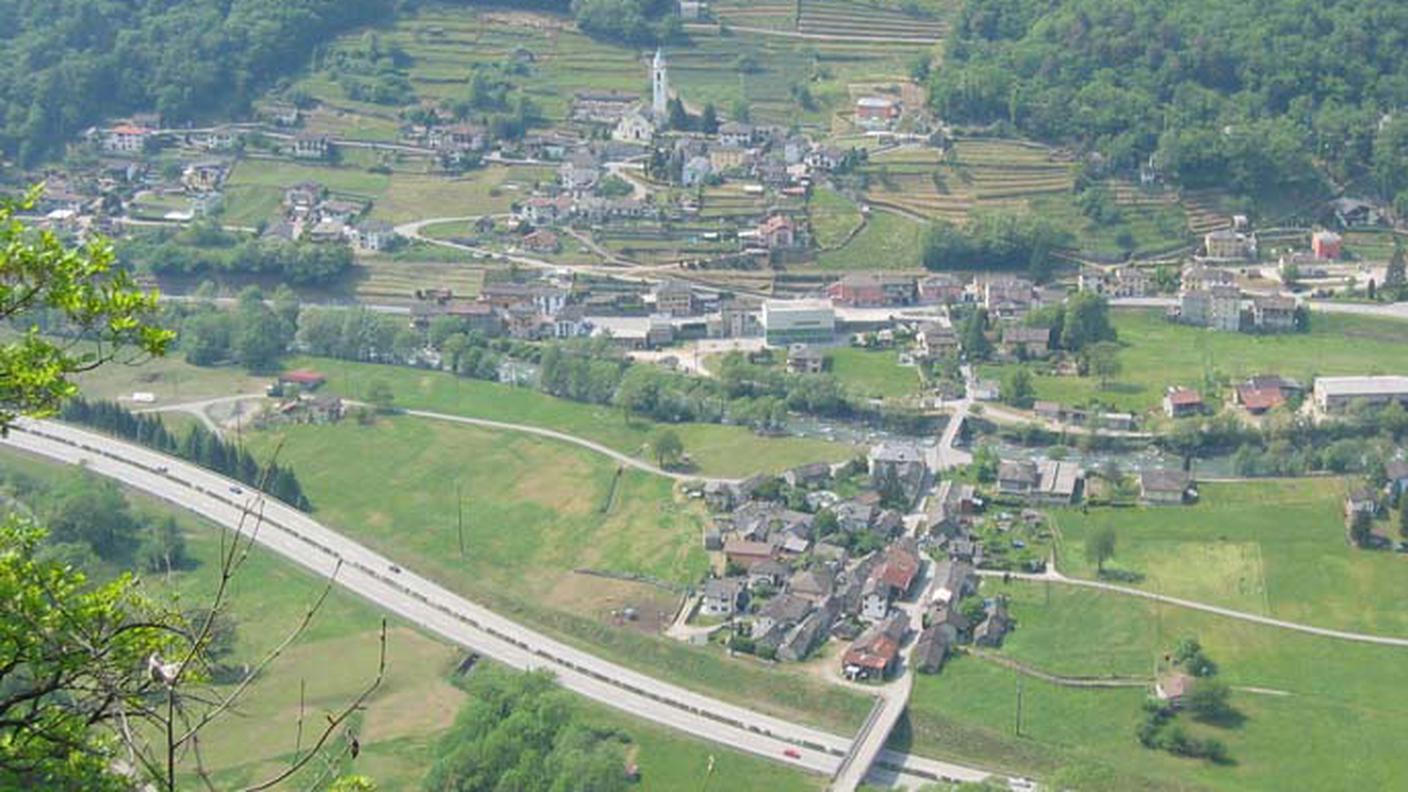 Il paese di Cama, a metà Mesolcina
