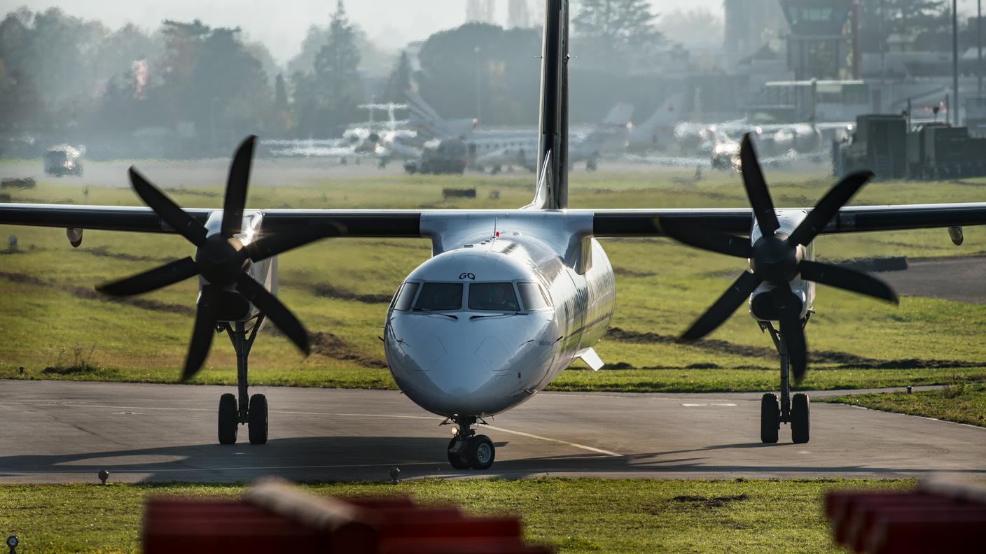 Un Saab 2000 di Star Alliance prima del decollo da Lugano-Agno