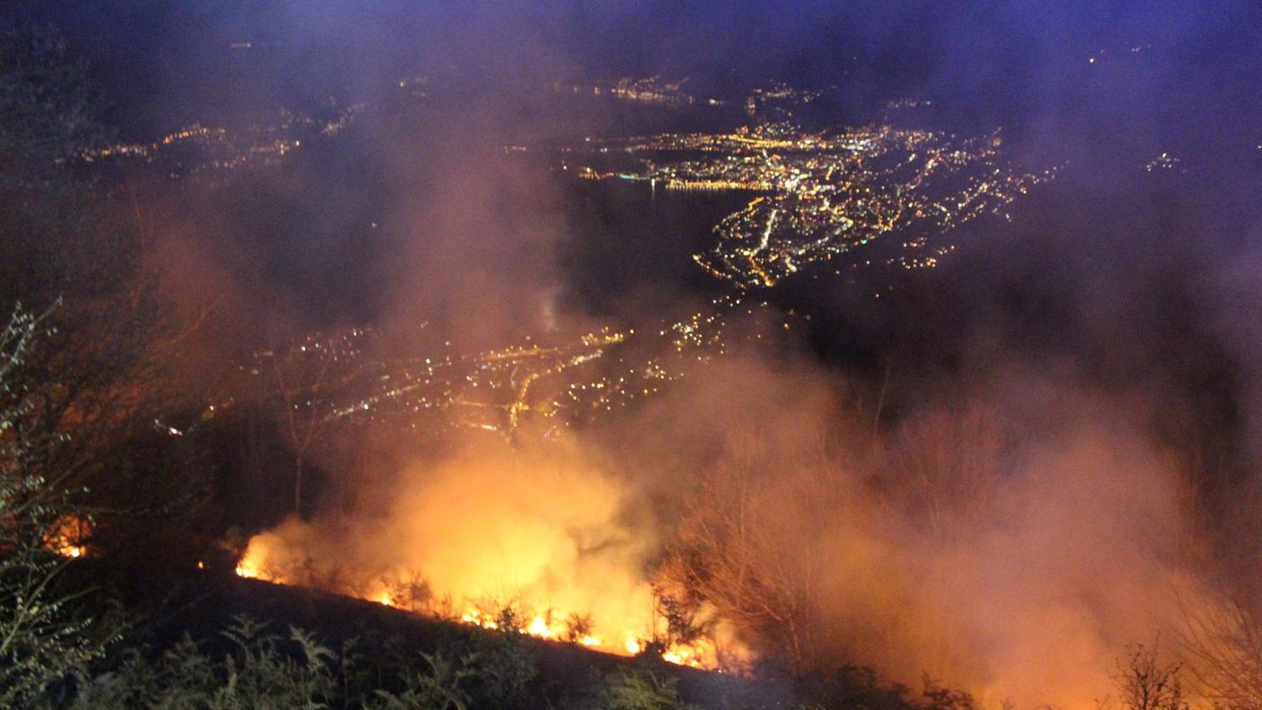 Un'immagine dell'incendio