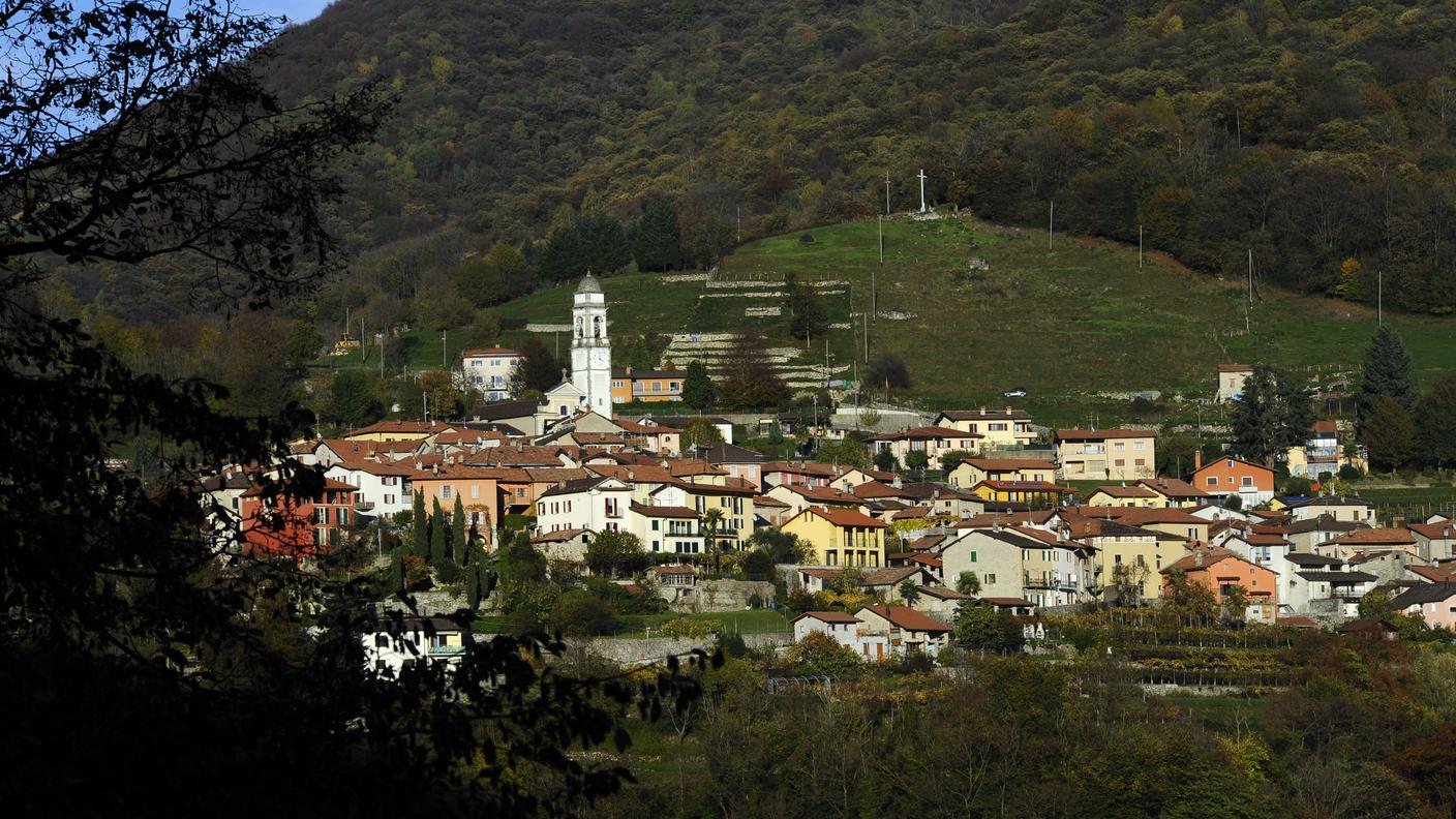 Una veduta del nucleo del comune di Caneggio