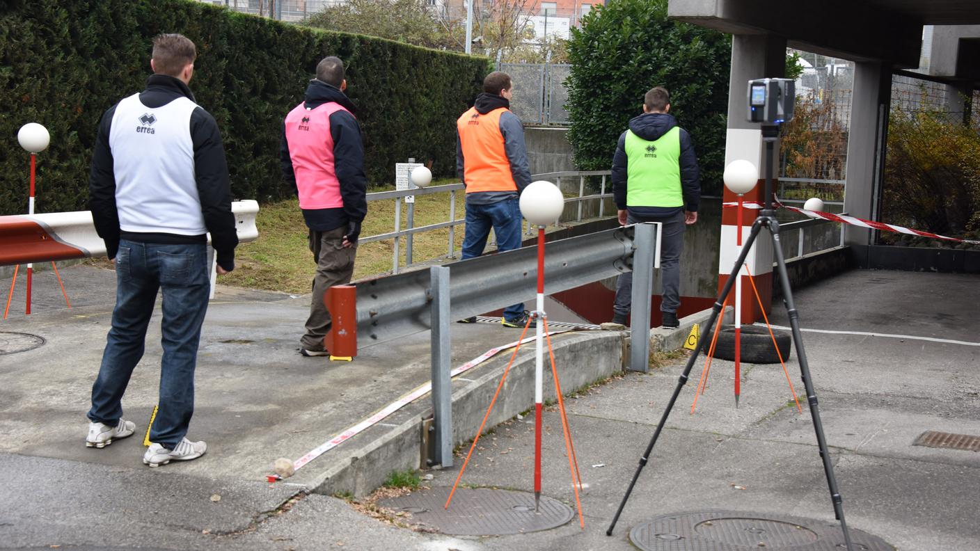 Scientifica al lavoro a Chiasso