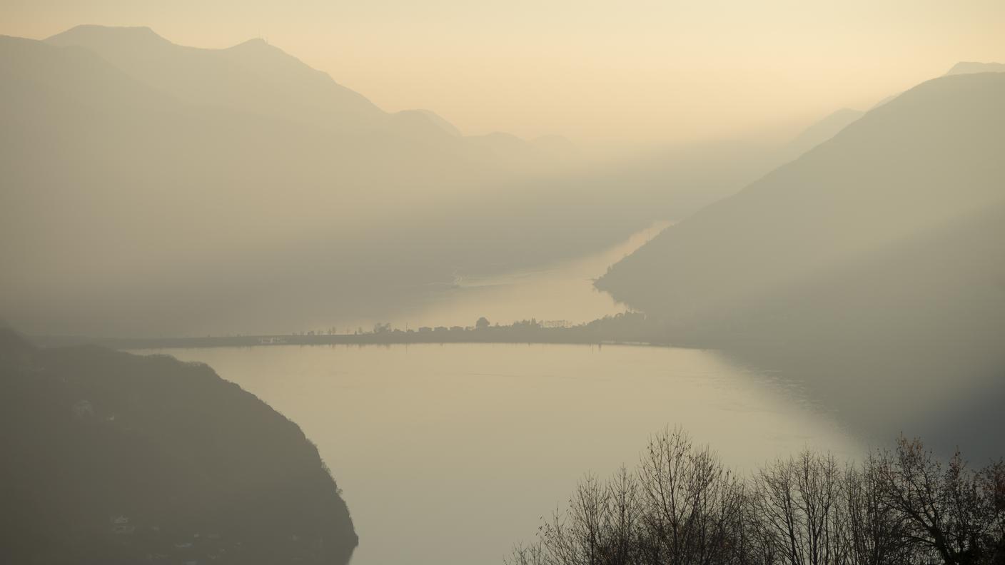 Foschia sul Ponte Diga di Melide