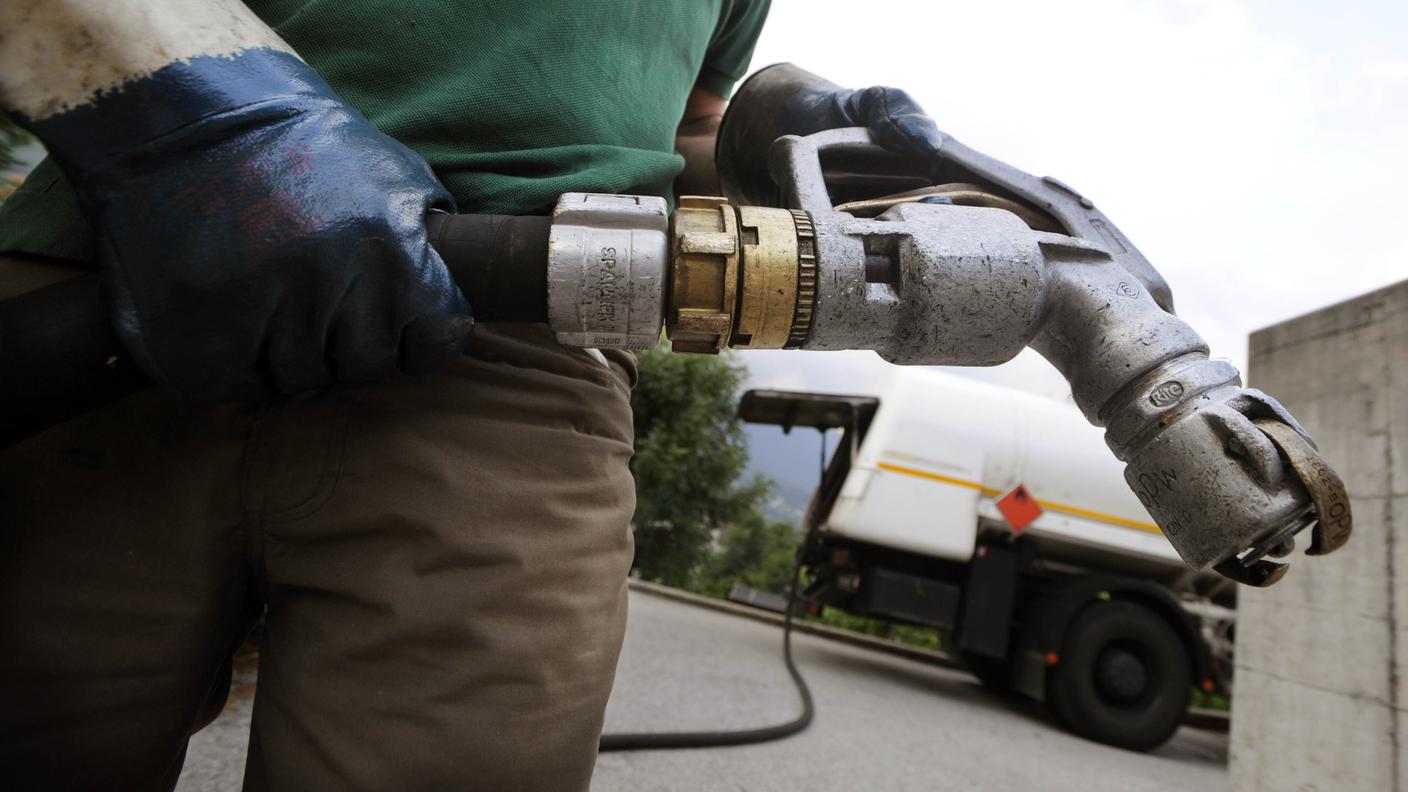 Il carburante ha toccato il prezzo più basso da 20 anni