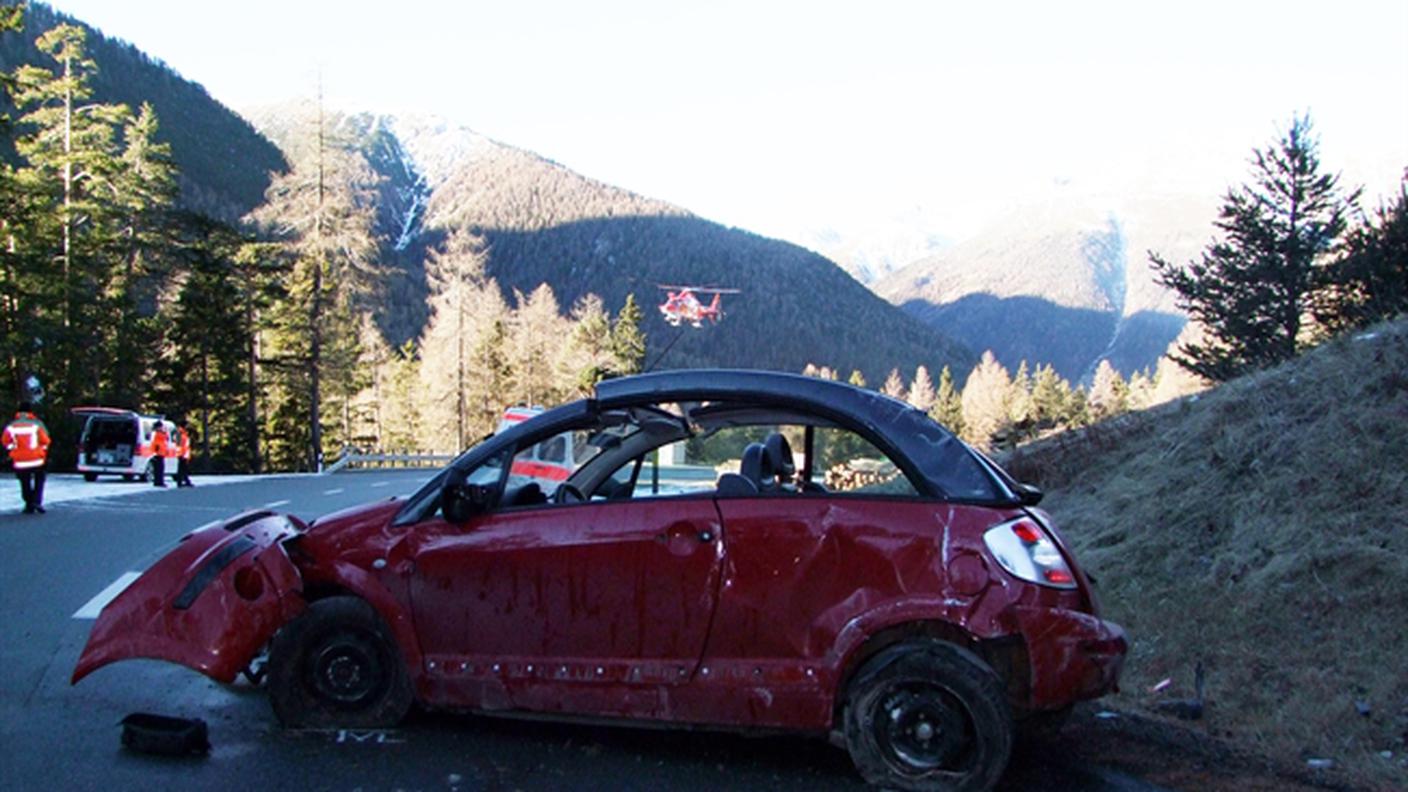 La vettura distrutta dopo l'incidente accaduto a Zernez