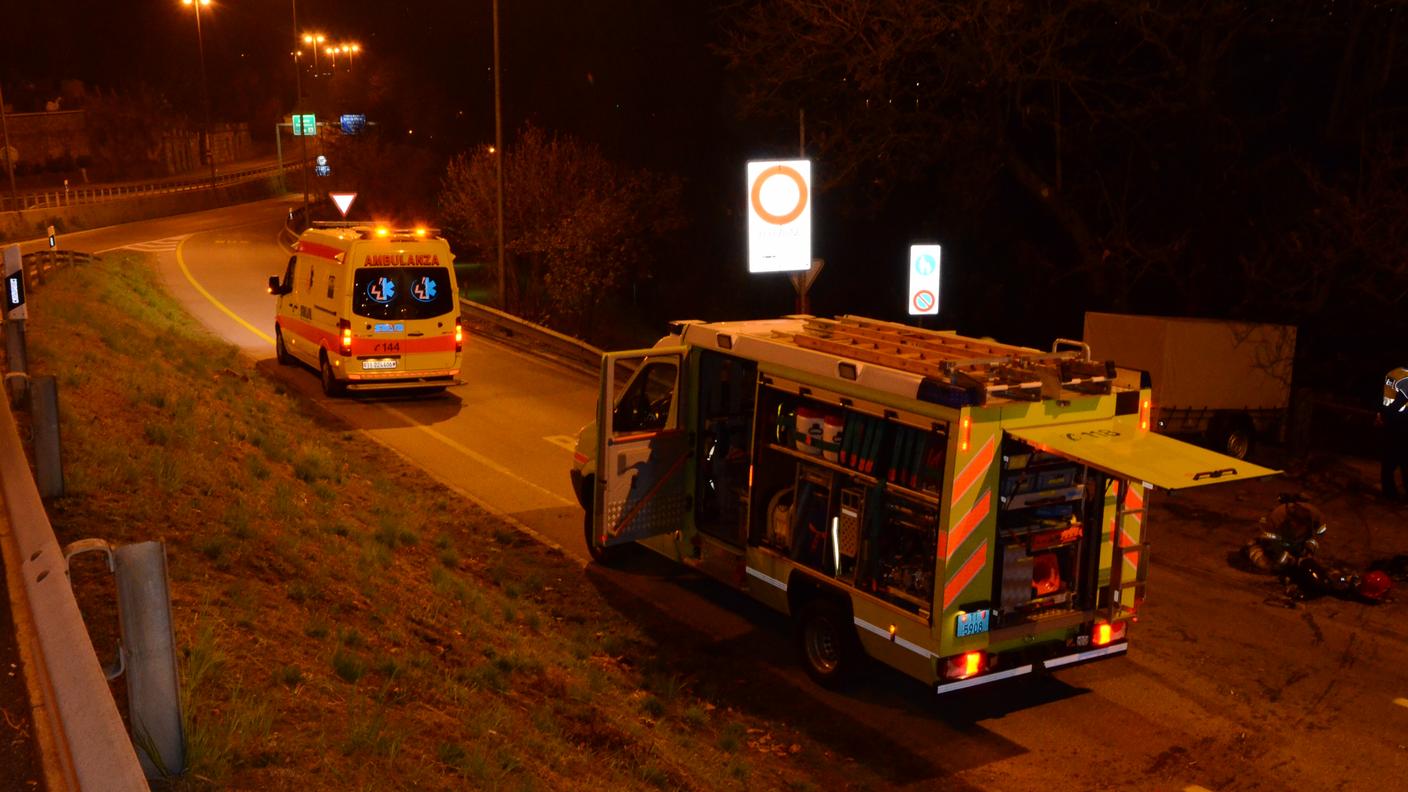 I veicoli di soccorso sono intervenuti in Via Simen in piena notte