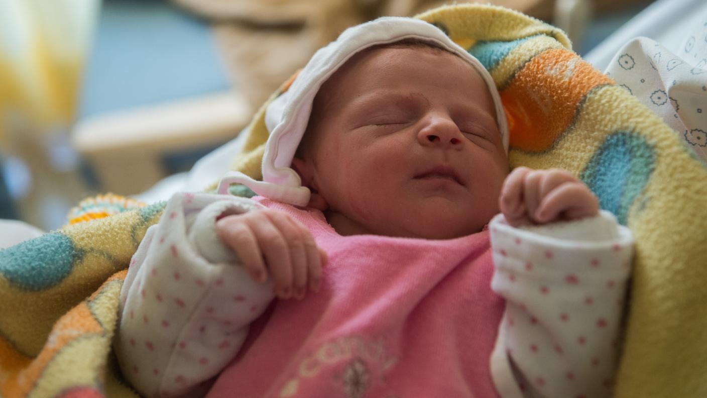 Charlotte pesa 2'910 grammi ed è lunga 48 centimetri