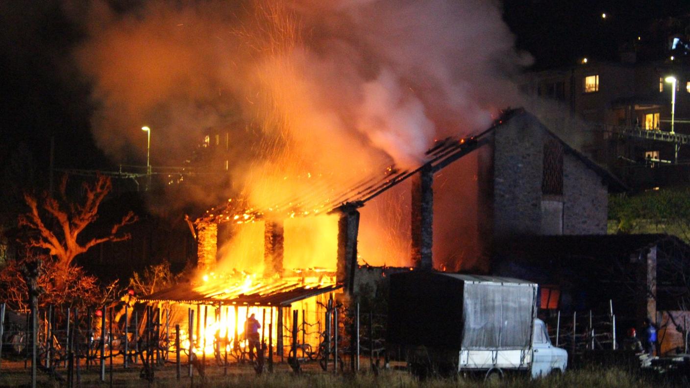La stalla in fiamme a Tenero