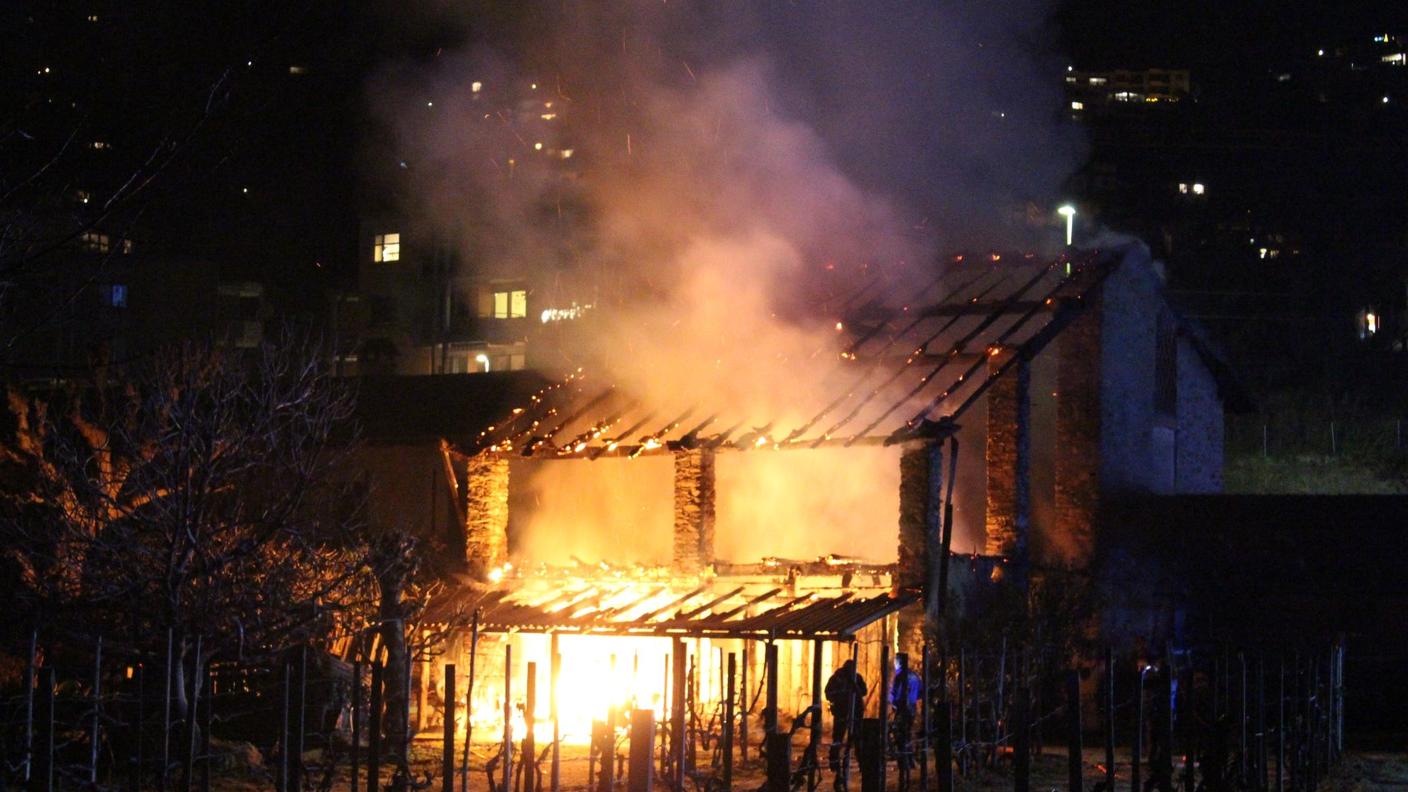 La stalla in fiamme a Tenero