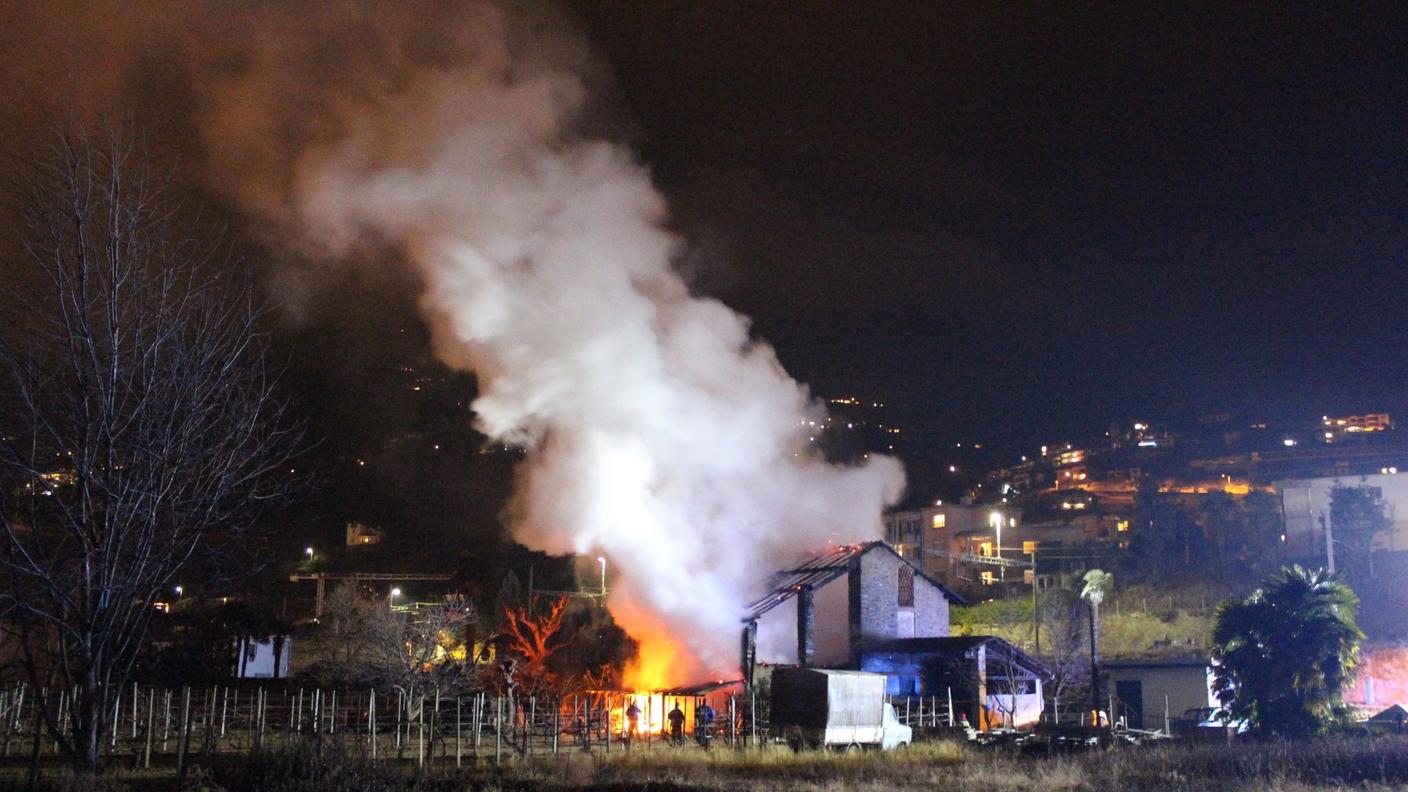 La stalla in fiamme a Tenero