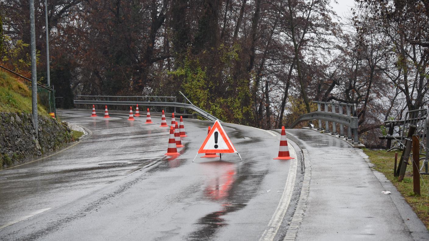 Via Tesserete è bloccata poco dopo l'entrata dell'Ospedale Civico