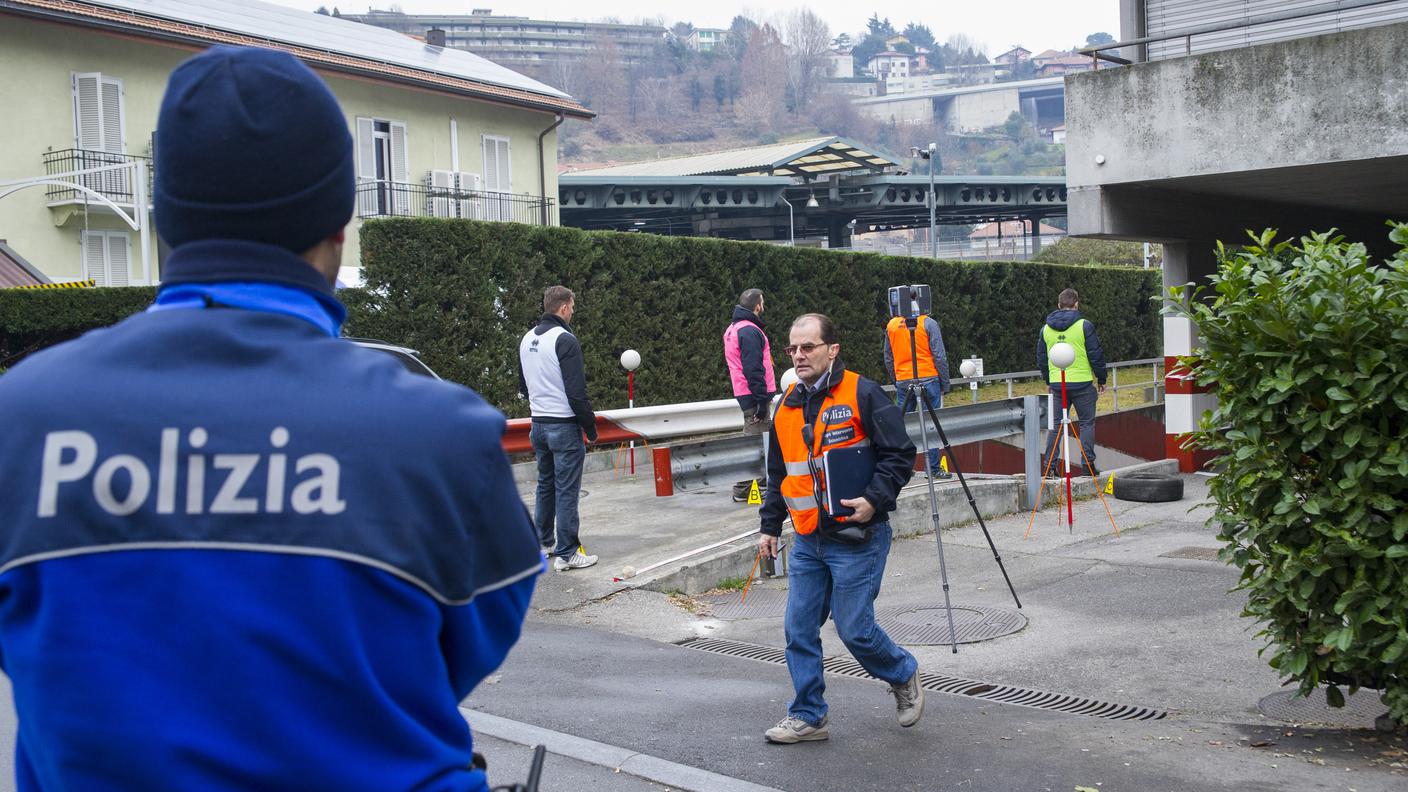 I rilievi eseguiti sul posto dalla Scientifica dopo l'omicidio