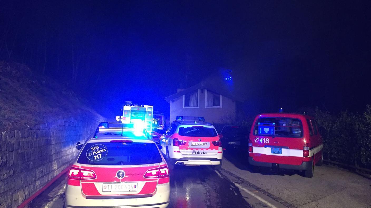 Polizia e pompieri sono intervenuti in forze per l'incendio di Sonvico