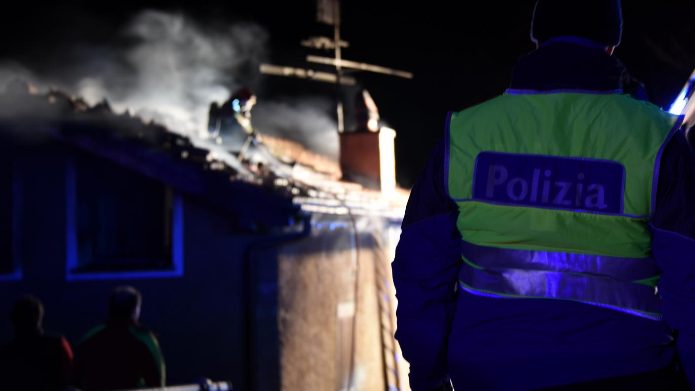 I pompieri di Lugano sono intervenuti in forze per domare le fiamme