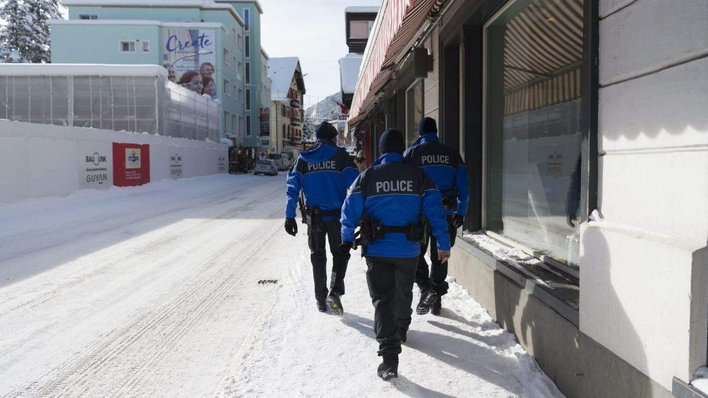 Davos, 18 gennaio 2016: le forze dell'ordine sono già al lavoro
