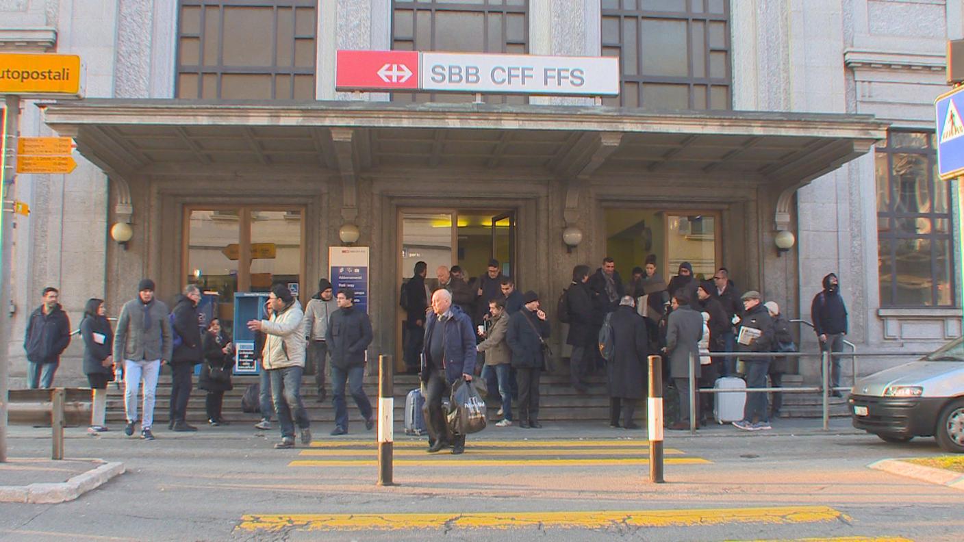 I passeggeri dei treni sono stati dirottati su bus sostitutivi