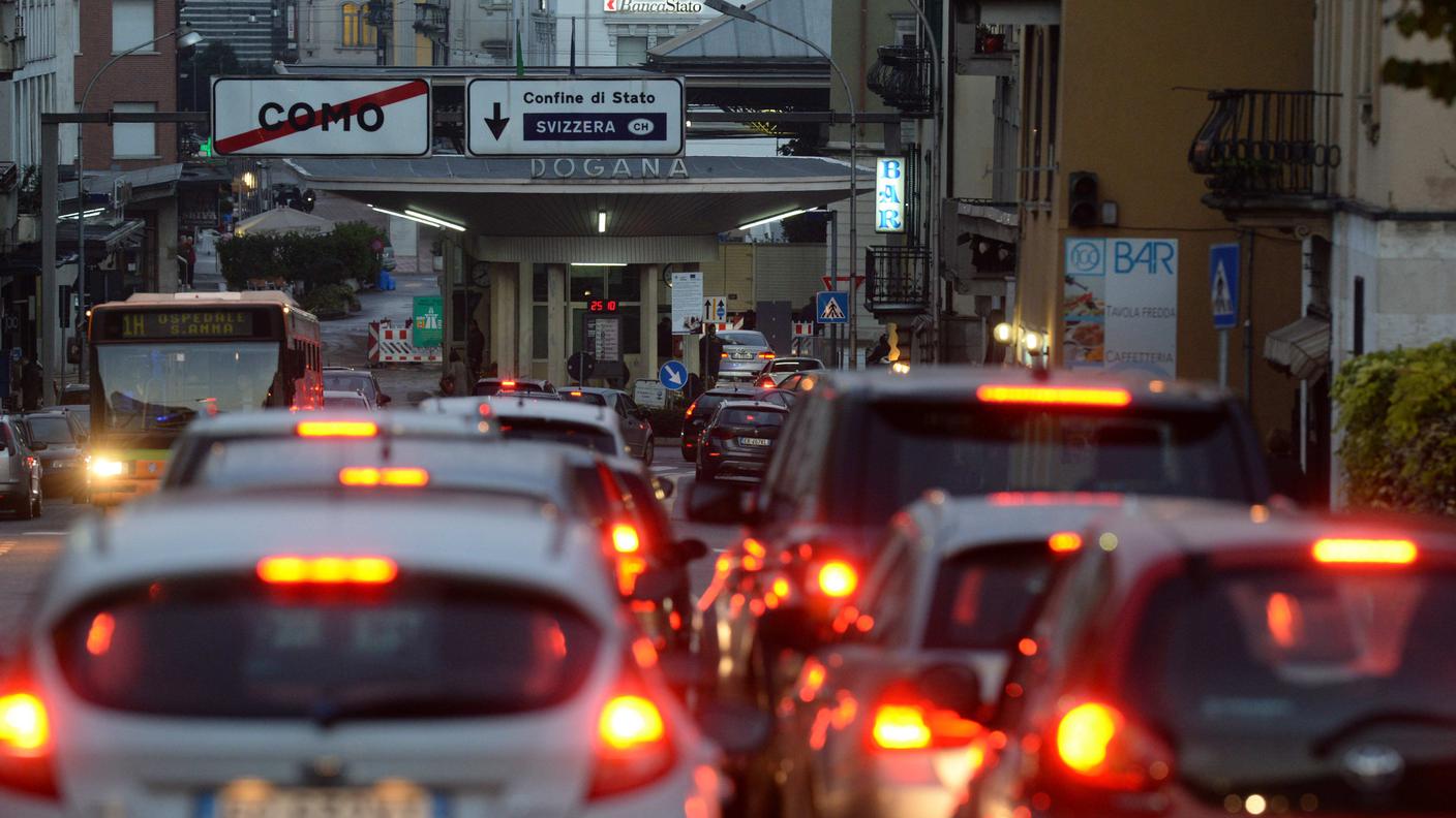 L'incidente ha causato il caos sulla viabilità verso la Svizzera