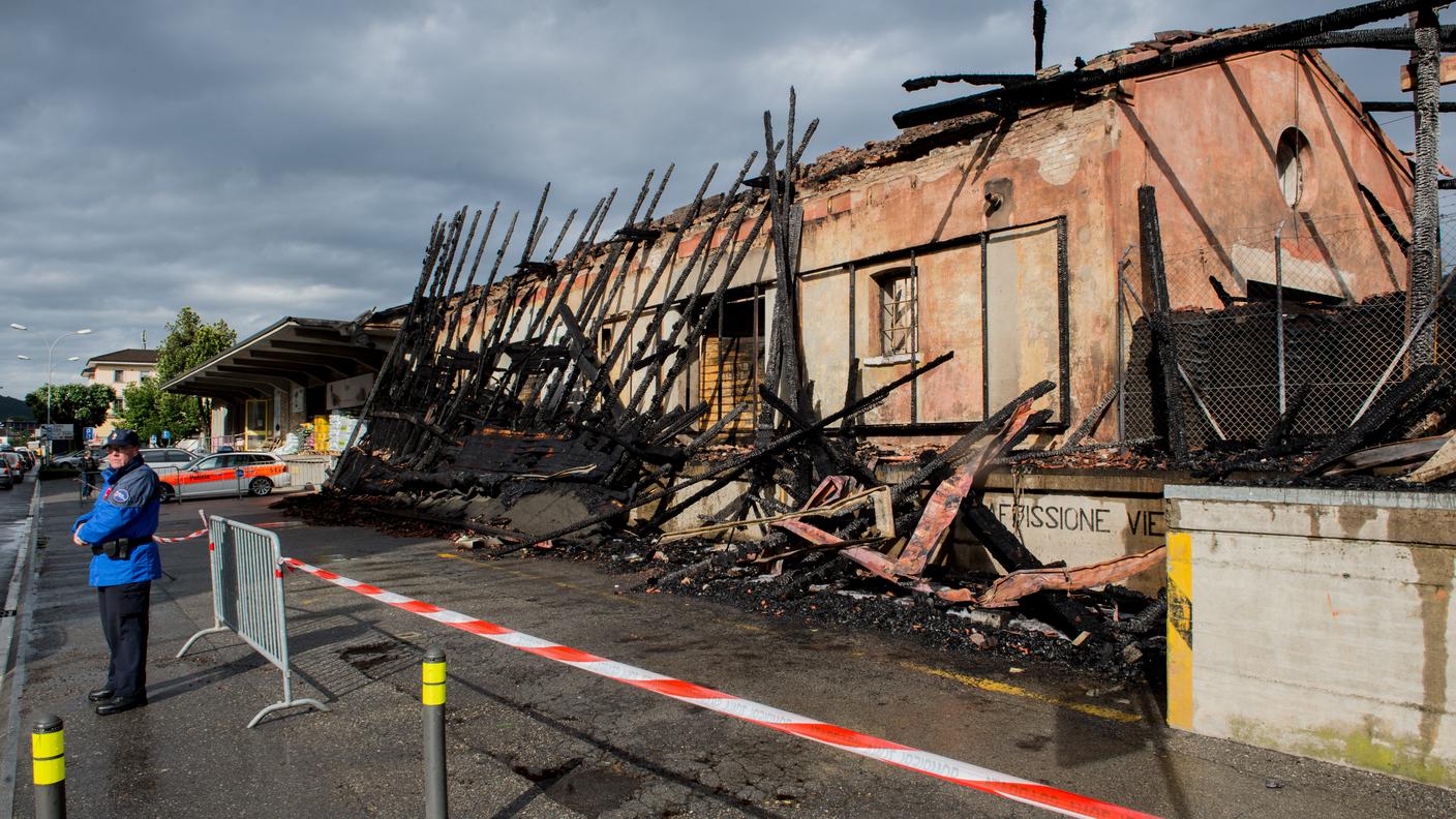 L'incendio aveva completamente distrutto l'immobile