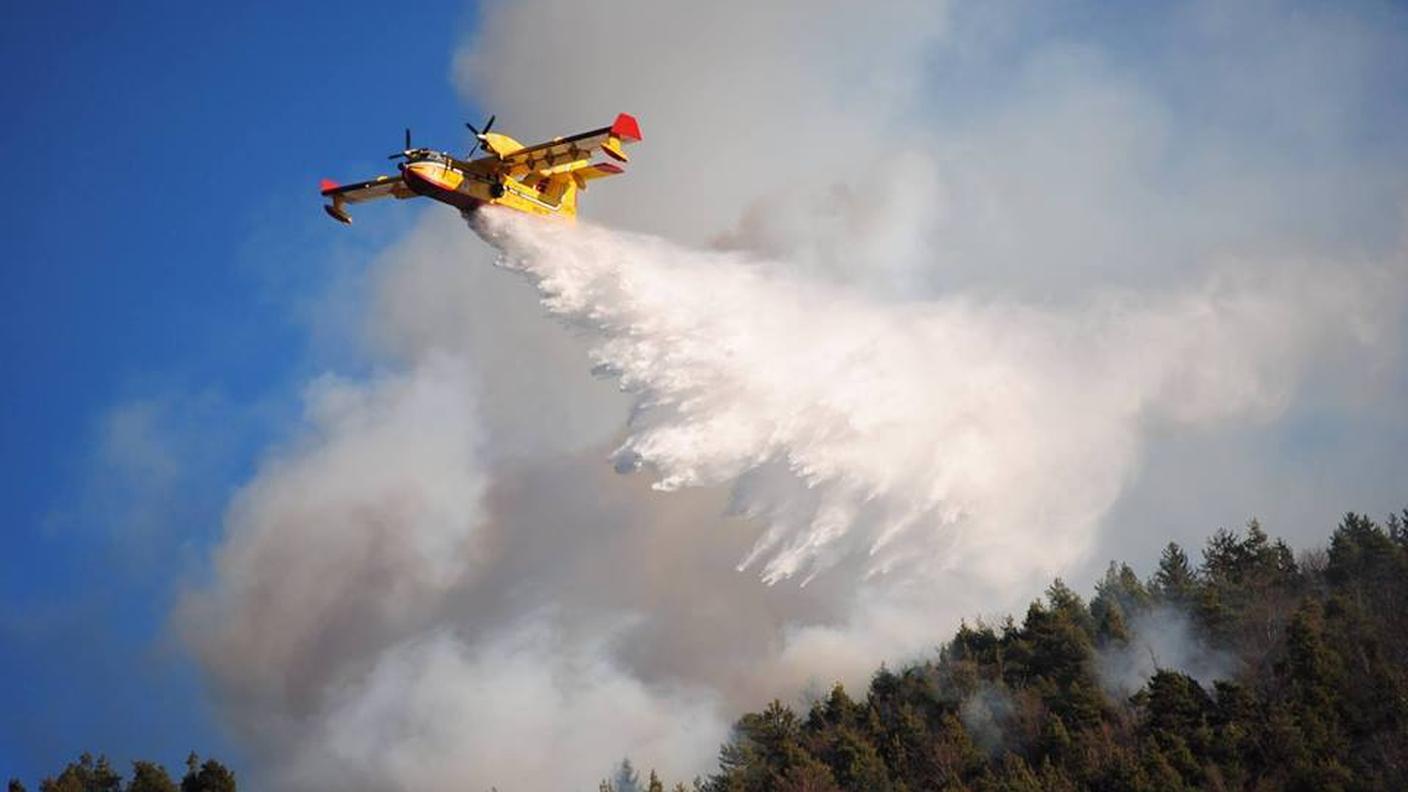 I Canadair tornano a volare sulla Valle Vigezzo