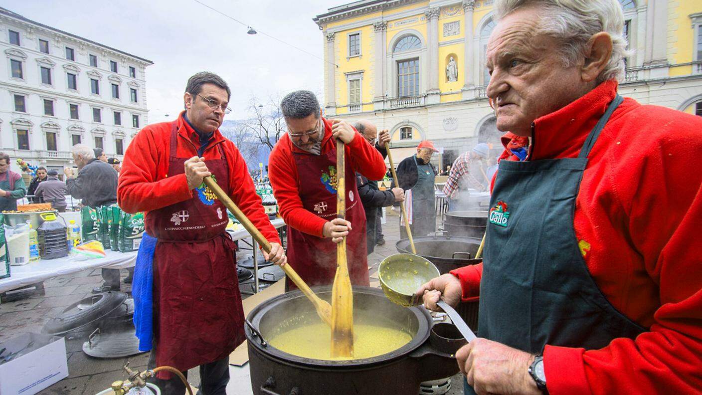 Sono 400 i chili di riso cotti dai cuochi dell'Associazione Carnevale di Lugano