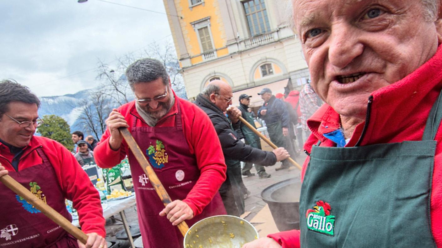 Il contributo dei cuochi esperti dell'associazione Carnevale di Lugano è stato fondamentale e molto apprezzato