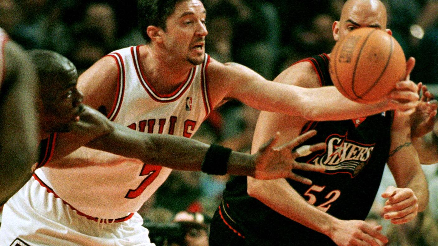 Anche Toni Kukoc - qui in un incontro di basket da lui disputato nel 1999 - fra le vittime delle malversazioni