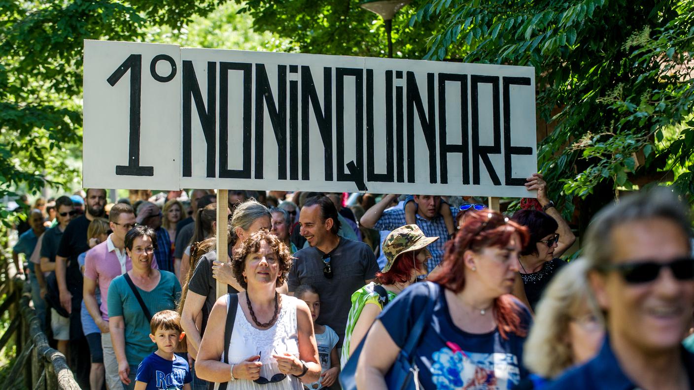 Manifestazione a Morbio Inferiore nell'estate 2015
